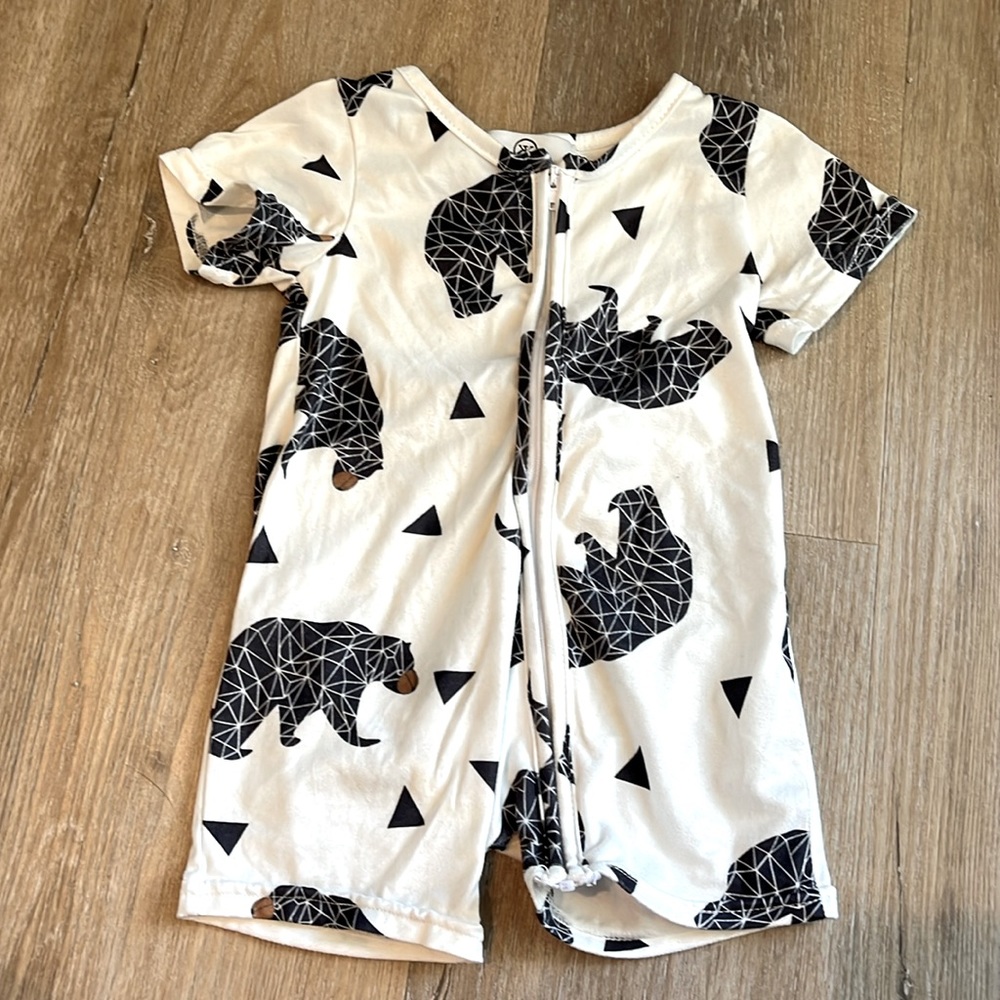 KINS & KAY, GUC, bear romper, 9-12 month